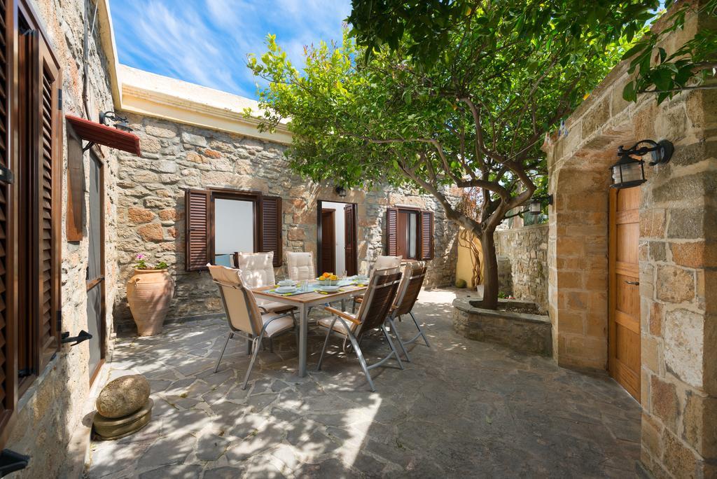 Villa Claudia In Lardos Buitenkant foto
